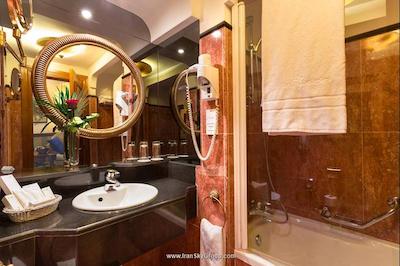 ایزان اونیو لوئیس