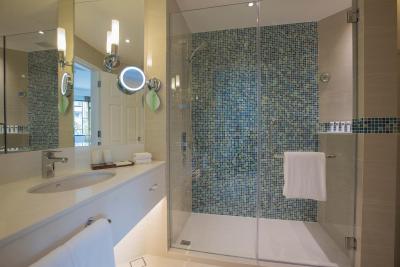 سویستل مرچنت کورت