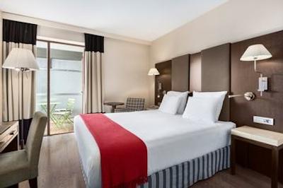 ان‌ اچ گرند پلیس آرنبرگ