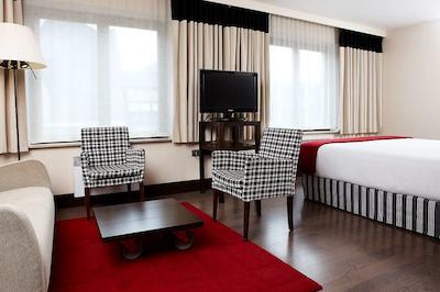 ان‌ اچ گرند پلیس آرنبرگ