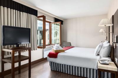 ان‌ اچ گرند پلیس آرنبرگ