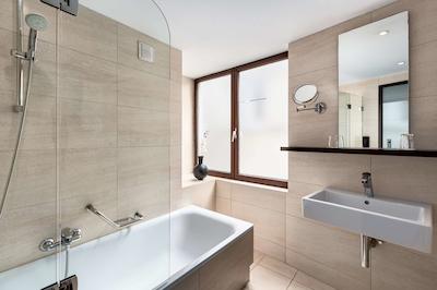 ان‌ اچ گرند پلیس آرنبرگ