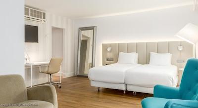 ان‌ اچ گرند پلیس آرنبرگ