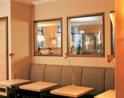 ان‌ اچ گرند پلیس آرنبرگ