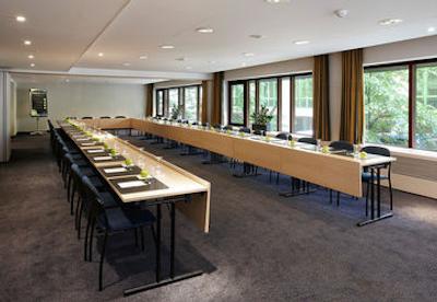 ان‌ اچ گرند پلیس آرنبرگ