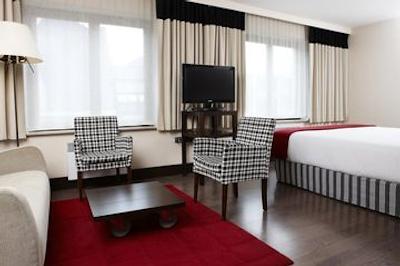 ان‌ اچ گرند پلیس آرنبرگ