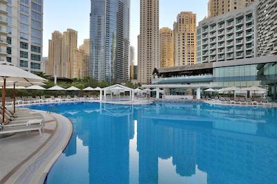 هیلتون دوبی‌ جمیرا بیچ