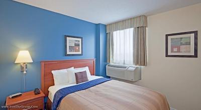 کندلوود سویتس مونترال داون تاون سنتر-ویله