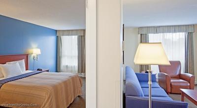 کندلوود سویتس مونترال داون تاون سنتر-ویله