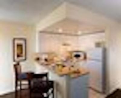 کندلوود سویتس مونترال داون تاون سنتر-ویله