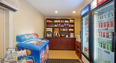 کندلوود سویتس مونترال داون تاون سنتر-ویله