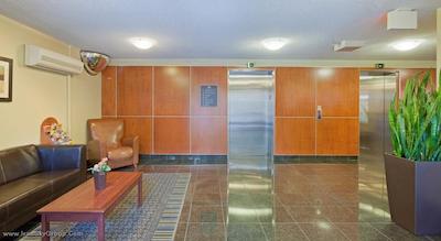 کندلوود سویتس مونترال داون تاون سنتر-ویله