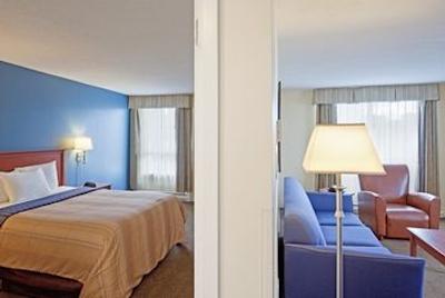 کندلوود سویتس مونترال داون تاون سنتر-ویله