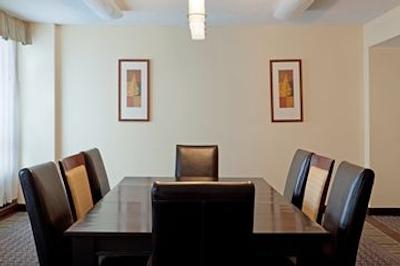 کندلوود سویتس مونترال داون تاون سنتر-ویله