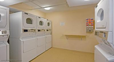 کندلوود سویتس مونترال داون تاون سنتر-ویله