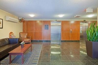 کندلوود سویتس مونترال داون تاون سنتر-ویله