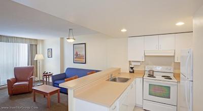 کندلوود سویتس مونترال داون تاون سنتر-ویله