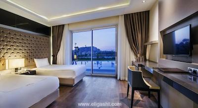 بلیس دلوکس هتل