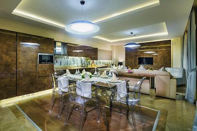 بلیس دلوکس هتل