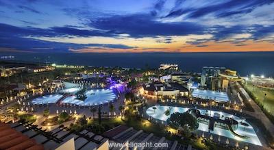 بلیس دلوکس هتل