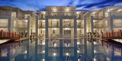 بلیس دلوکس هتل