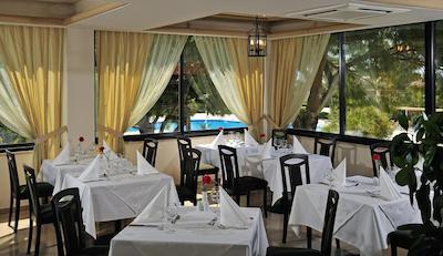 بلیس دلوکس هتل