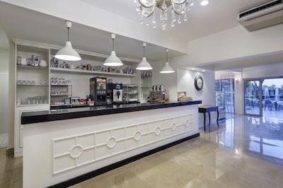 بلیس دلوکس هتل