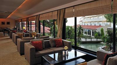 بلیس دلوکس هتل