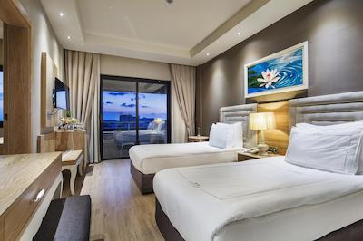 بلیس دلوکس هتل