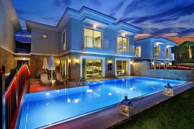 بلیس دلوکس هتل