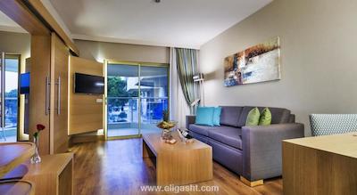 بلیس دلوکس هتل