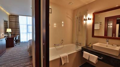 دابل تری بای هیلتون هتل براتیسلاوا