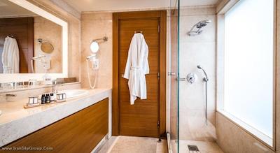 گلدن ایج هتل