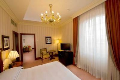 هیلتون مولینو استوکی وین