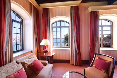 هیلتون مولینو استوکی وین