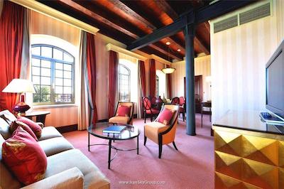 هیلتون مولینو استوکی وین