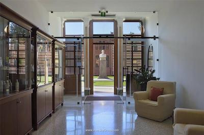 هیلتون مولینو استوکی وین