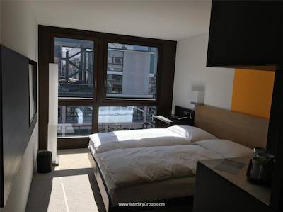 زوری بای فسبیند