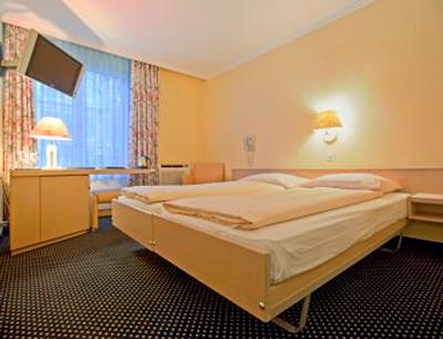 زوری بای فسبیند