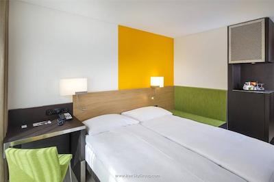 زوری بای فسبیند