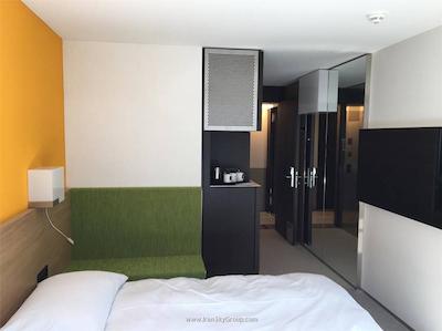 زوری بای فسبیند