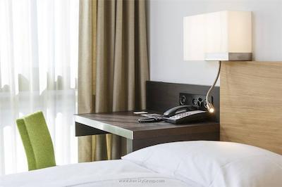 زوری بای فسبیند