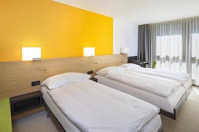 زوری بای فسبیند