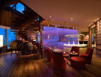 حیات آن د باند