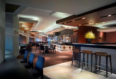 حیات آن د باند