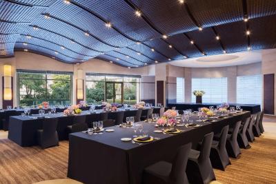 حیات آن د باند