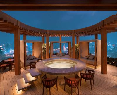 حیات آن د باند