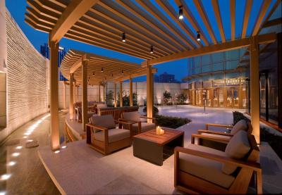 حیات آن د باند