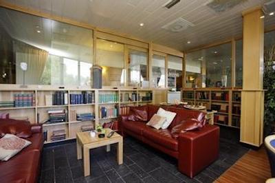 باستین آمستردام امستل