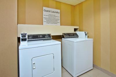 هالیدی این اکسپرس اند سوئیت میسیساگا تورنتو ساوت وست